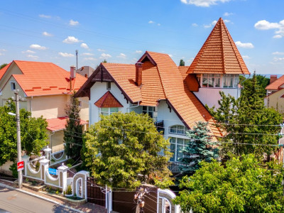 Casa în zona rezidențială, Codru, 540 mp + 6,7 ari.
