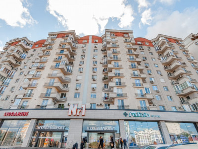 Spre închiriere, apartament cu 2 camere și living, Centru, Lev Tolstoi. 