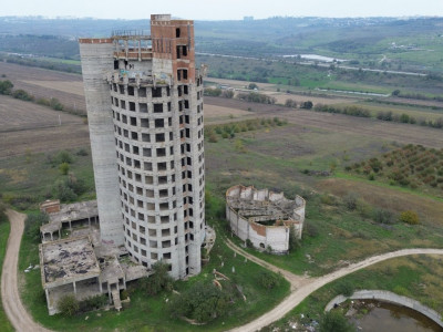 Участок земли на продажу для дачных домиков в Яловены.