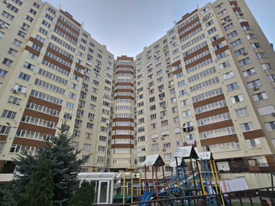 2-комнатная квартира, 60 м², Чеканы, Мирча чел Бэтрын.