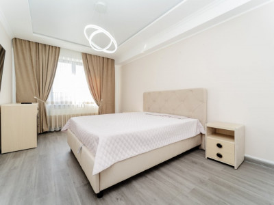 Chirie apartament cu 2 camere și living, Centru, str. Lev Tolstoi!