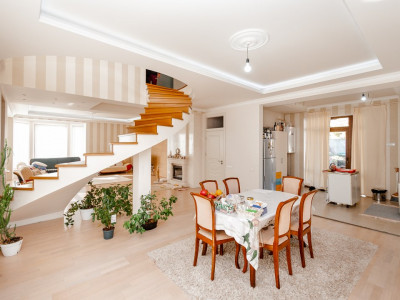 Продается дом, 3 уровня, 450 кв.м + 6 соток, Дурлешты.