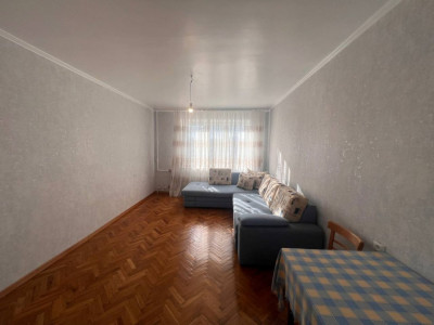 Apartament cu 3 camere, Centru, str. Albișoara.