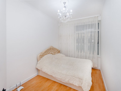 Botanica, Cuza Vodă, prima linie, vizavi de parc. Apartament cu 2 camere, 70 mp.