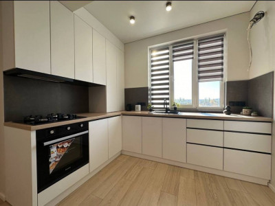 Vanzare apartament cu 2 camere și living, 65mp, Buiucani, Ion Luca Caragiale.