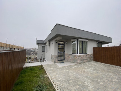 Duplex în 2 nivele, 120 mp+3 ari, Durlești, str-la Codrilor.