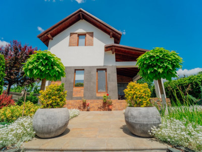 Casă cu reparație, 290 mp, perfectă pentru 2 familii. 