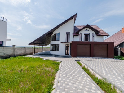 Casă individuală, 2 nivele, 220 m2 + 7 ari, Poiana Domnească.