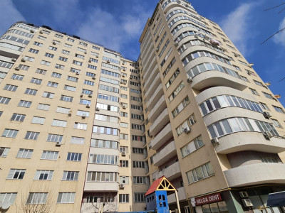 Vand apartament in sectorul Ciocana cu 4 camere, str.Mircea cel Batran