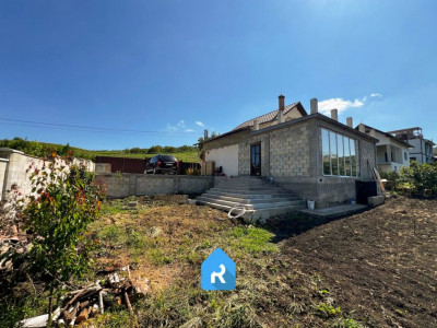 Vanzare casă în Sângera, 100 mp+7,5 ari.