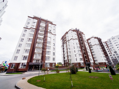 Se vinde apartament cu 3 odai + living  