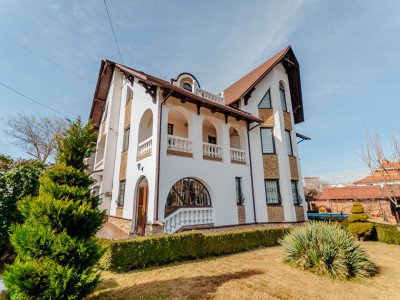 Casa de vanzare în Ciorescu, str. Luceafărul, 230 mp + 8 ari, saună, piscină.