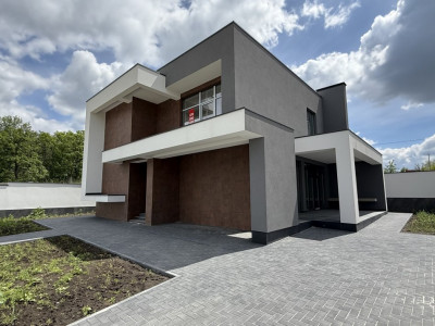 Casă în Poiana Domnească, str-la Tineretului 9, lângă pădure!