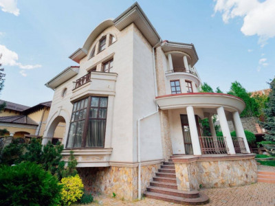 Casă de lux cu piscină și foișor, în zonă privată – Rîșcani, str. Spartacus!