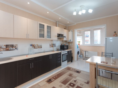 Apartament de vanzare cu 3 camere, 80 mp, bloc nou, C. Vârnav.