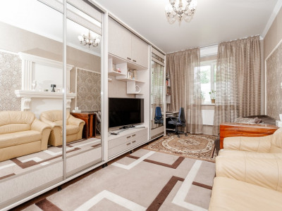 Centru, str. Vasile Alecsandri, apartament la sol + parcare. 