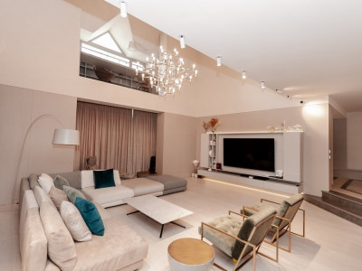 Exclusivitate în inima orașului – apartament de lux în două niveluri + garaj!