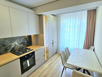 Vând apartament cu 2 camere și living, Ciocana,Mircea cel Bătrân 