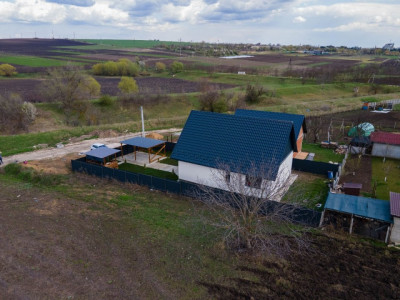 Casă nouă de vânzare în comuna Pașcani – 120 mp, cu mansardă și beci.