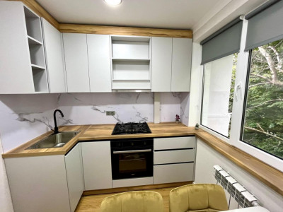 Botanica, bd. Traian 7/2, apartament cu 2 camere, reparație euro.
