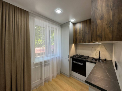 Apartament cu 1 cameră și living, de mijloc, Ciocana, str. Voluntarilor.