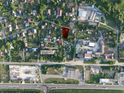 Продается дом с 8 сотками земли в центре Страшен, ул. Михай Витязул.