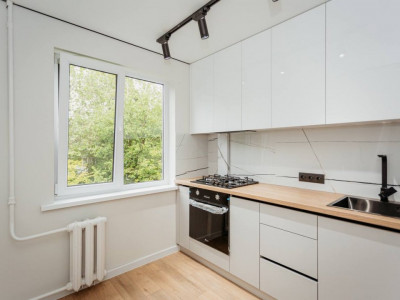 Apartament cu 2 camere și living de vânzare, Botanica – str. Hristo Botev.