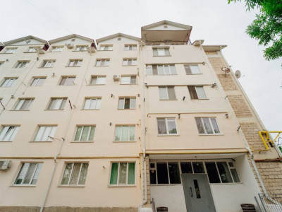 Apartament în 2 nivele cu reparație, or. Ialoveni.
