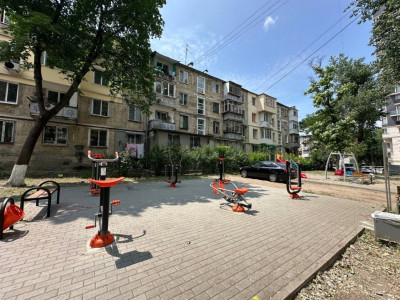 Vanzare apartament cu 1 cameră + living, Botanica, str. Minsk.