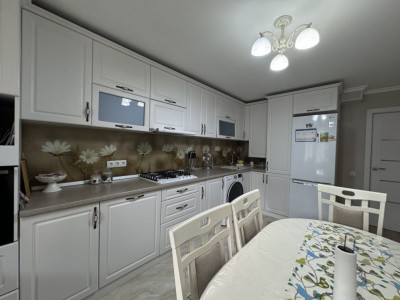 Apartament 3 camere Bloc nou