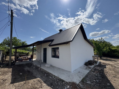 Продается вилла в г. Сынжера, 85 кв м + 12 соток.