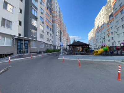 Apartament cu 2 dormitoare și living, Telecentru, Sprâncenoaia, v. albă