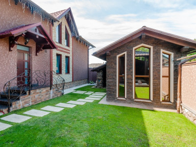 Casă superbă de închiriat în Buiucani, cu foișor și 2 locuri de parcare!