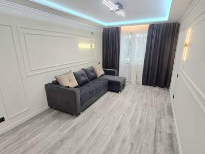 Apartament cu 3 camere, de mijloc, bilateral, Botanica, Nicolae Zelinski.