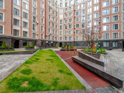 De vânzare apartament în centru cu 3 camere și living.