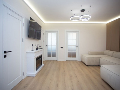 Buiucani, ExFactor, apartament cu 3 camere + living, mobilat.