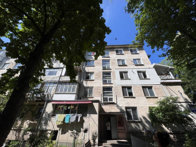 Продается 2-комнатная квартира, Рышкановка, ул. Флорилор.