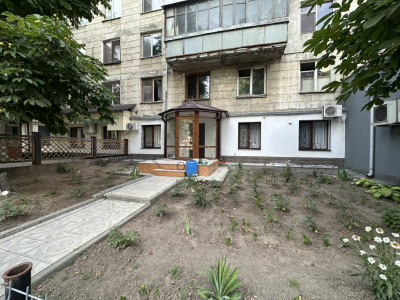 Chirie! Spațiul comercial, parter 67 mp, Buiucani, lon Creangă, prima linie!