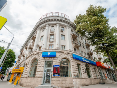 Apartament cu 3 camere în centrul orașului pe bd. Stefan cel Mare!