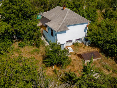 Casă tip vilă cu reparație, 80 mp, teren 6 ari – Ialoveni