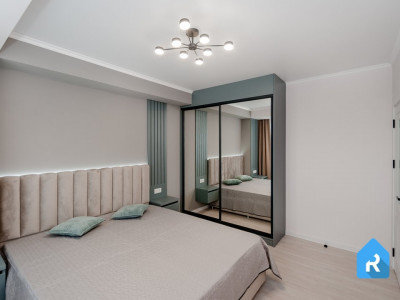 Apartament cu 3 camere + living, Telecentru, Ialoveni. 