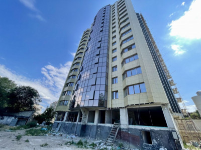 Apartament 3 camere în centrul orașului, str. P. Rareș, bloc nou, variantă albă.