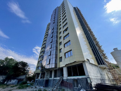 Vanzare 3 camere în centrul orașului, str. P. Rareș, bloc nou, variantă albă.