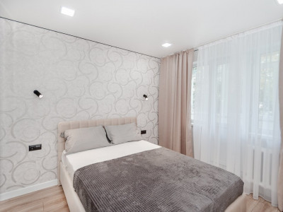 Apartament cu 3 camere, de mijloc, bilateral, Botanica, str. Independenței.
