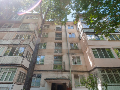 Apartament cu 2 odai / str. Florilor 12/1