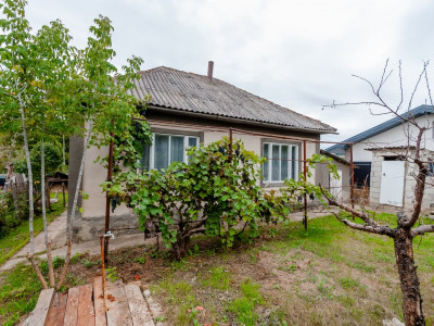 Продается дом в Суручень, участок 8 соток, рядом с мэрией.