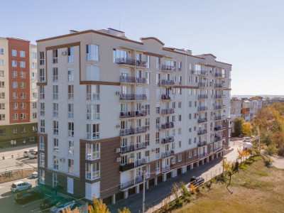 Квартира с 1 комнатой + гостиной в новом доме, Яловены, ул. Александру чел Бун.