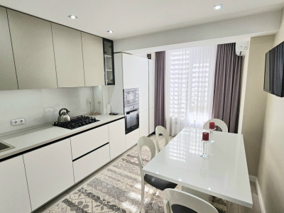 Vanzare apartament cu 2 camere și living, Ciocana, str. Ginta Latină.