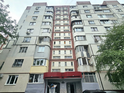 Продаётся 3-комнатная квартира, сектор Чеканы, ул. Петру Заднипру.