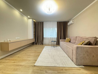 Apartament de vanzare cu 3 camere, reparație euro, seria 143, Botanica, Decebal.